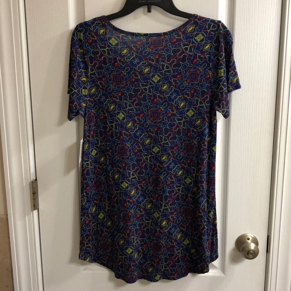LuLaRoe Classic Tee NWT - Picture 2 of 4